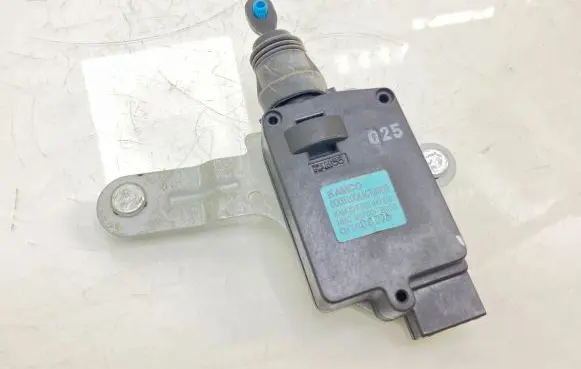 Hyundai Santa Fe Central locking motor 957502B000 F00S4A2666
