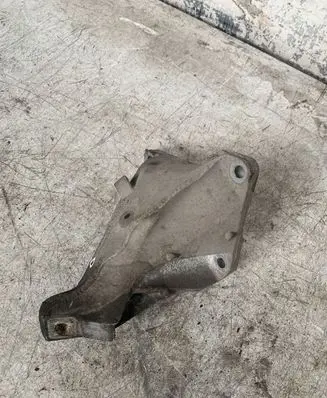 BMW 1 E81 E87 Engine mounting bracket