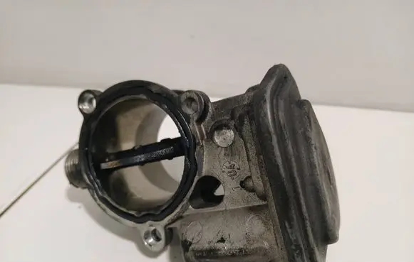BMW 5 E60 E61 Throttle valve 7791481
