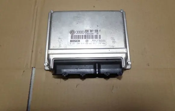 Volkswagen PASSAT B5 Engine control unit/module 0261204614