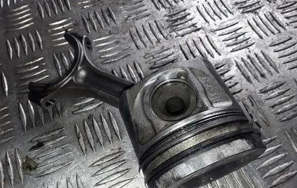 Opel Vivaro Piston 080340