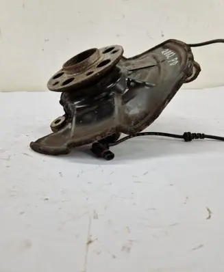 Mercedes-Benz B W245 Front wheel hub 6904