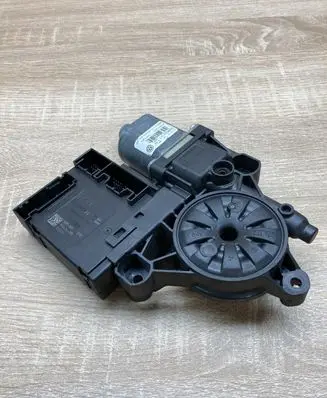 Volkswagen PASSAT B7 Front door window regulator motor 3C0959792C 3AA959702A