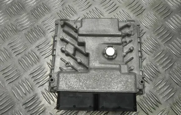 Volkswagen Jetta VI Engine control unit/module 06K907425C