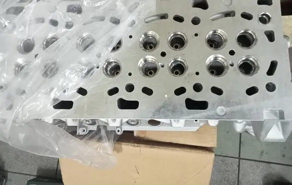 Renault Master III Engine head 7711497513