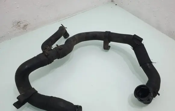 Volkswagen PASSAT B6 Engine coolant pipe/hose
