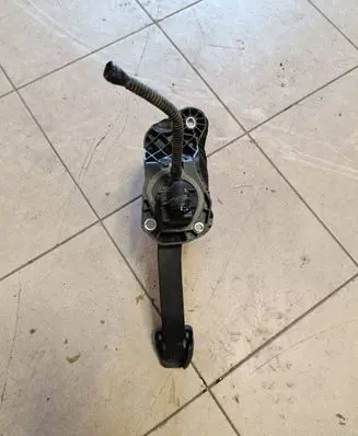 Volkswagen PASSAT B6 Clutch pedal 3C1721059AA