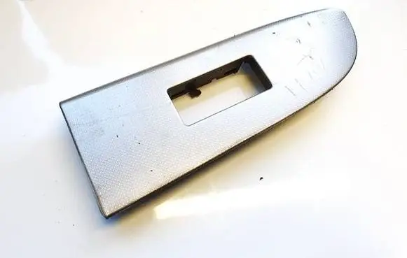 Jeep Grand Cherokee (WK) Front door window switch trim X35010600 68271F