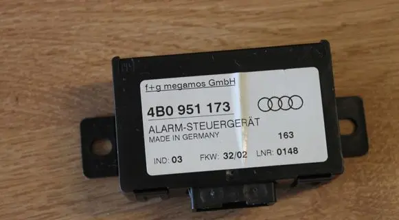 Audi A6 S6 C5 4B Alarm control unit/module 4B0951173
