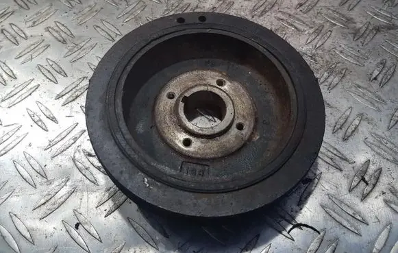 Peugeot 405 Crankshaft pulley nenusttayta