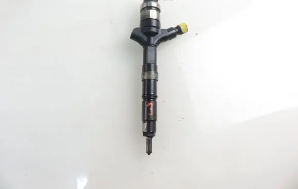 Toyota Corolla E120 E130 Fuel injector 236700G010