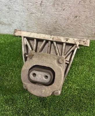Maserati Ghibli Gearbox mounting bracket 670004299