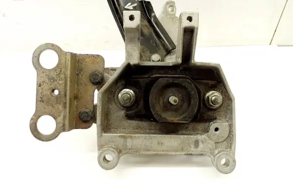 Nissan Micra K14 Engine mount bracket