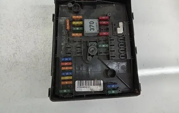 Volkswagen Caddy Fuse box set 1718130 718128-1