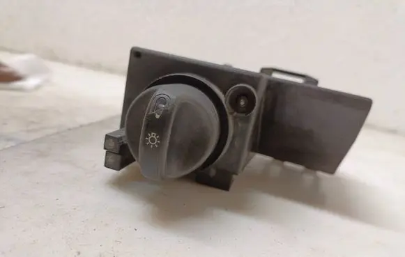 Mercedes-Benz E W210 Light switch 2105450104 SM31