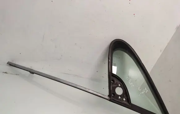 Peugeot 307 Front door vent window glass four-door AS2