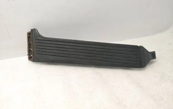 BMW 3 E30 Accelerator throttle pedal 1118210