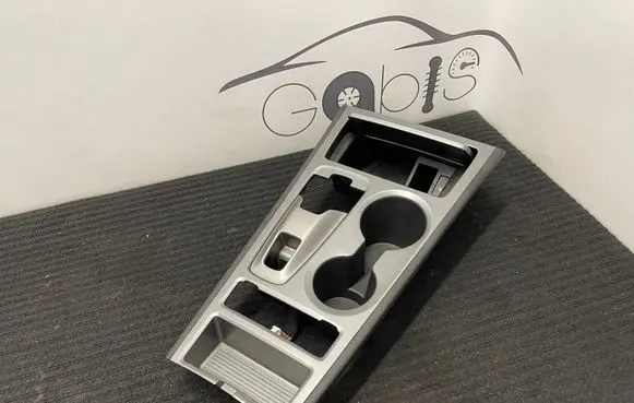 Cup holder front
