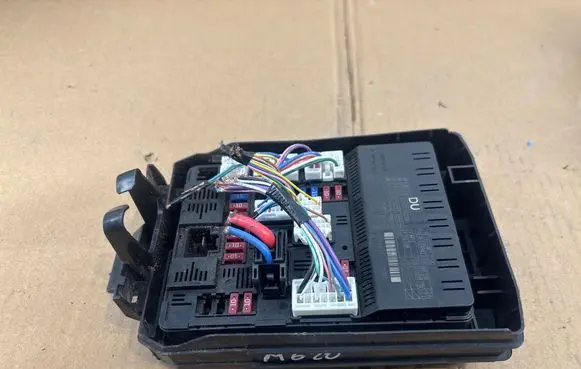 Infiniti Q50 Fuse module 284B74GC0A 3471100017 2884B74GC0A