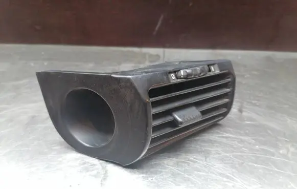 BMW 5 E34 Dashboard side air vent grill/cover trim 1384087