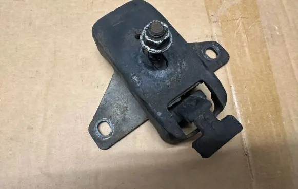 Volkswagen Amarok Engine mount bracket 2H0199256