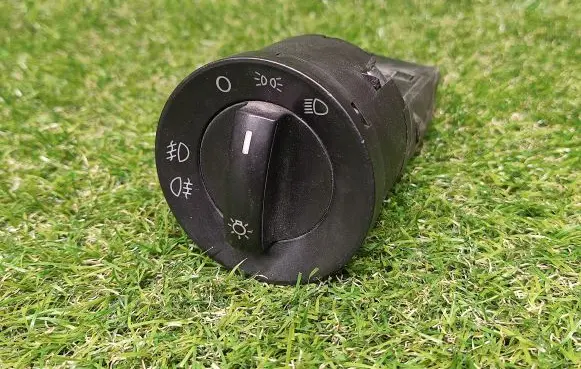 Volkswagen Polo IV 9N3 Light switch 6Q0941531C