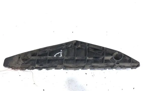 Front bumper mounting bracket