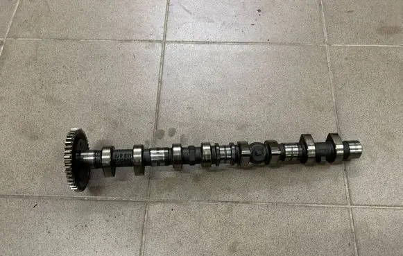 Mercedes-Benz Sprinter W906 Camshaft R6110510101 2733