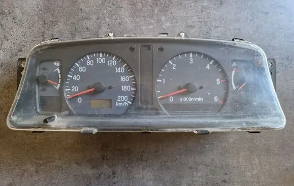 Mitsubishi Pajero Sport I Speedometer (instrument cluster) MR417302
