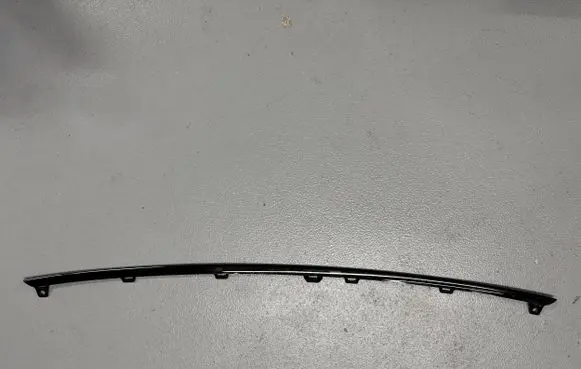 Front bumper splitter molding