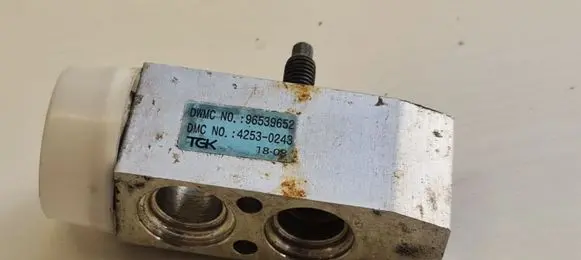 Chevrolet Aveo Air conditioning (A/C) expansion valve 96539652 42530243