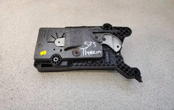 Volkswagen Tiguan Battery box tray 5QF915325B44 5QF915325B