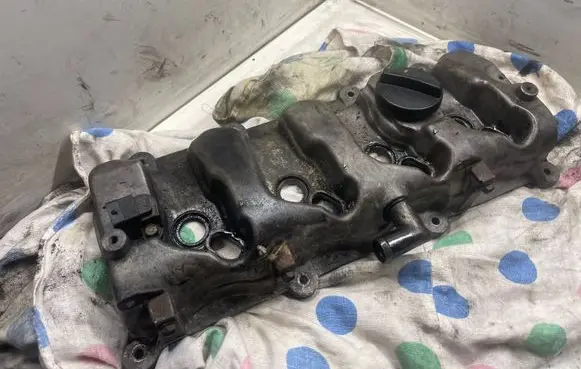 KIA Sorento Rocker cam cover 