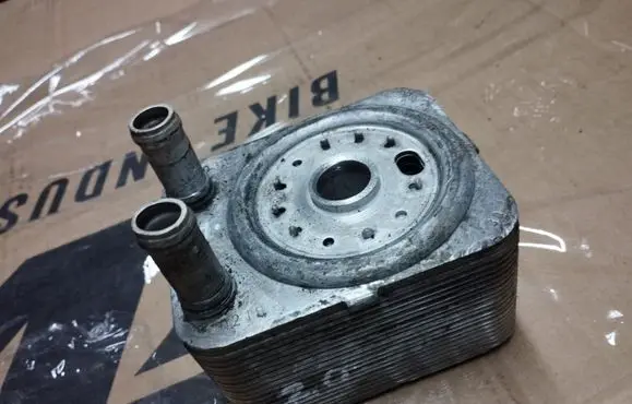Dodge Caliber Oil filter mounting bracket