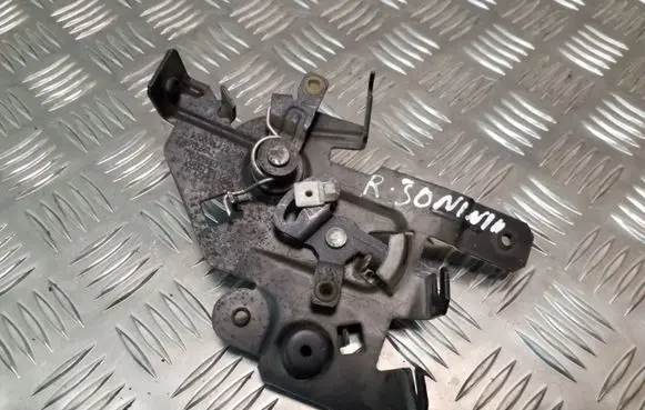 Opel Vivaro Sliding door lock 8200004828