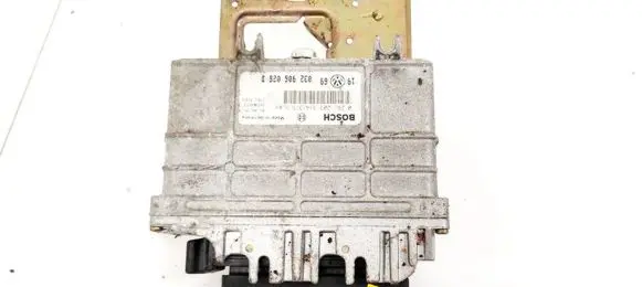 Volkswagen Golf III Engine control unit/module 032906026D 0261203314