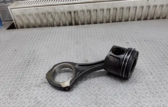 Mercedes-Benz E W211 Piston with connecting rod
