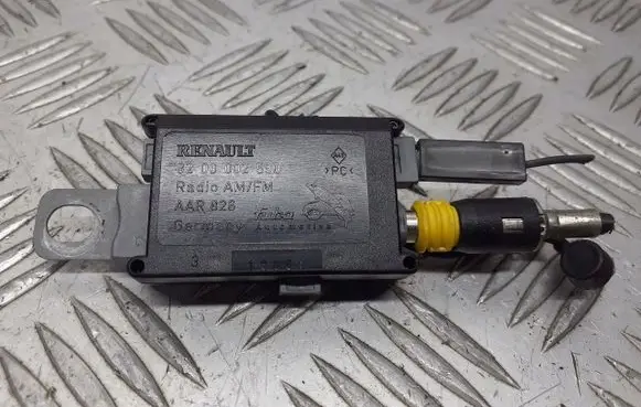 Renault Laguna II Sound amplifier 8200002590
