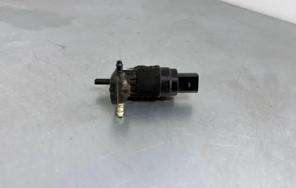 Audi A4 S4 B9 Windscreen/windshield washer pump 8K9955647