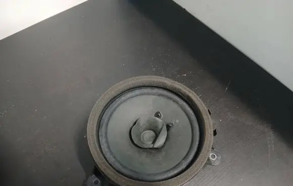 Volvo XC70 Front door speaker 30657444 07W25 M5XUG