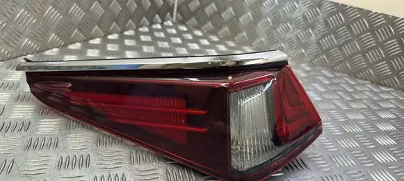 Lexus ES 300h Tailgate rear/tail lights