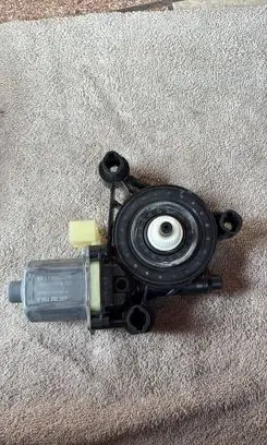 Volkswagen Tiguan Rear door window regulator motor 5Q0959801A