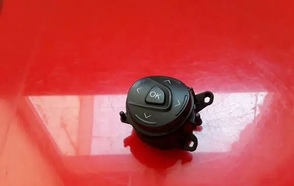 Ford Focus Steering wheel buttons/switches AM5T14K147AA 12JUN19AR1