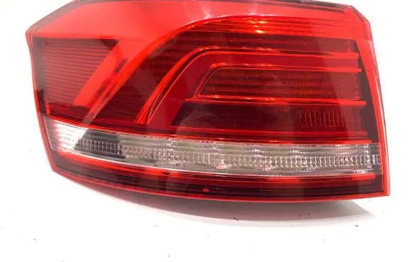 Volkswagen PASSAT B8 Rear/tail lights