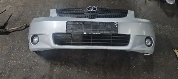 Toyota Corolla Verso E121 Front bumper