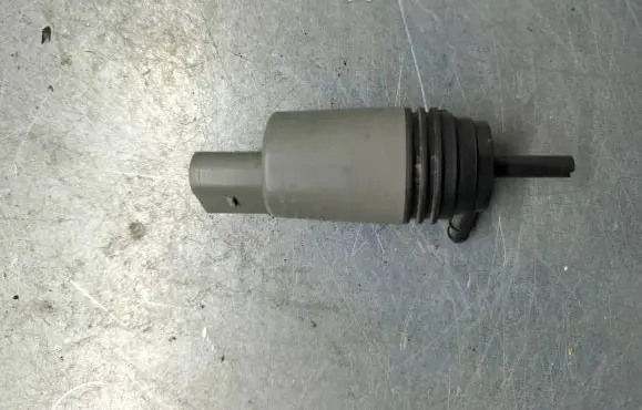 BMW 3 E90 E91 Windscreen/windshield washer pump 6934159
