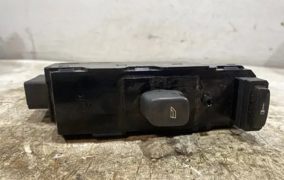 Volvo XC70 Electric window control switch 8673187 01W22E MP22CB00084
