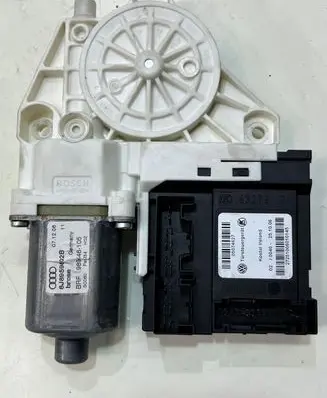 Audi TT TTS Mk2 Front door window regulator motor 8J8959802B | 68475634065314,419