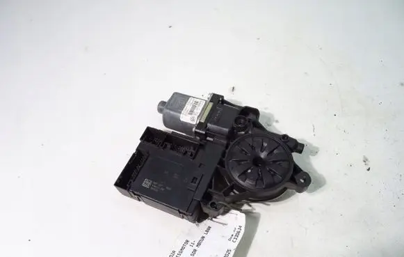 Volkswagen PASSAT B7 Front door window regulator motor 3C0959792C