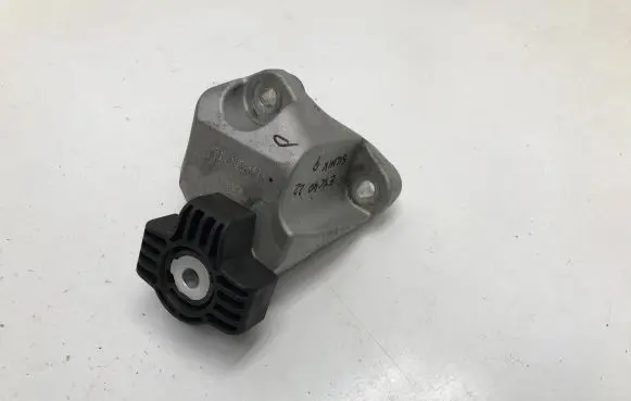 Volvo XC40 Engine mounting bracket 31686308